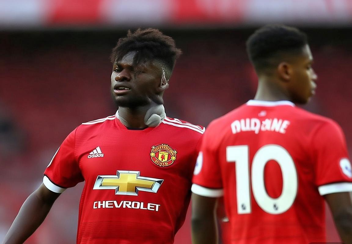 卡塞米罗4黄逼近停赛！曼联中场危机：滕哈格如何应对英超停赛规则与伤病潮